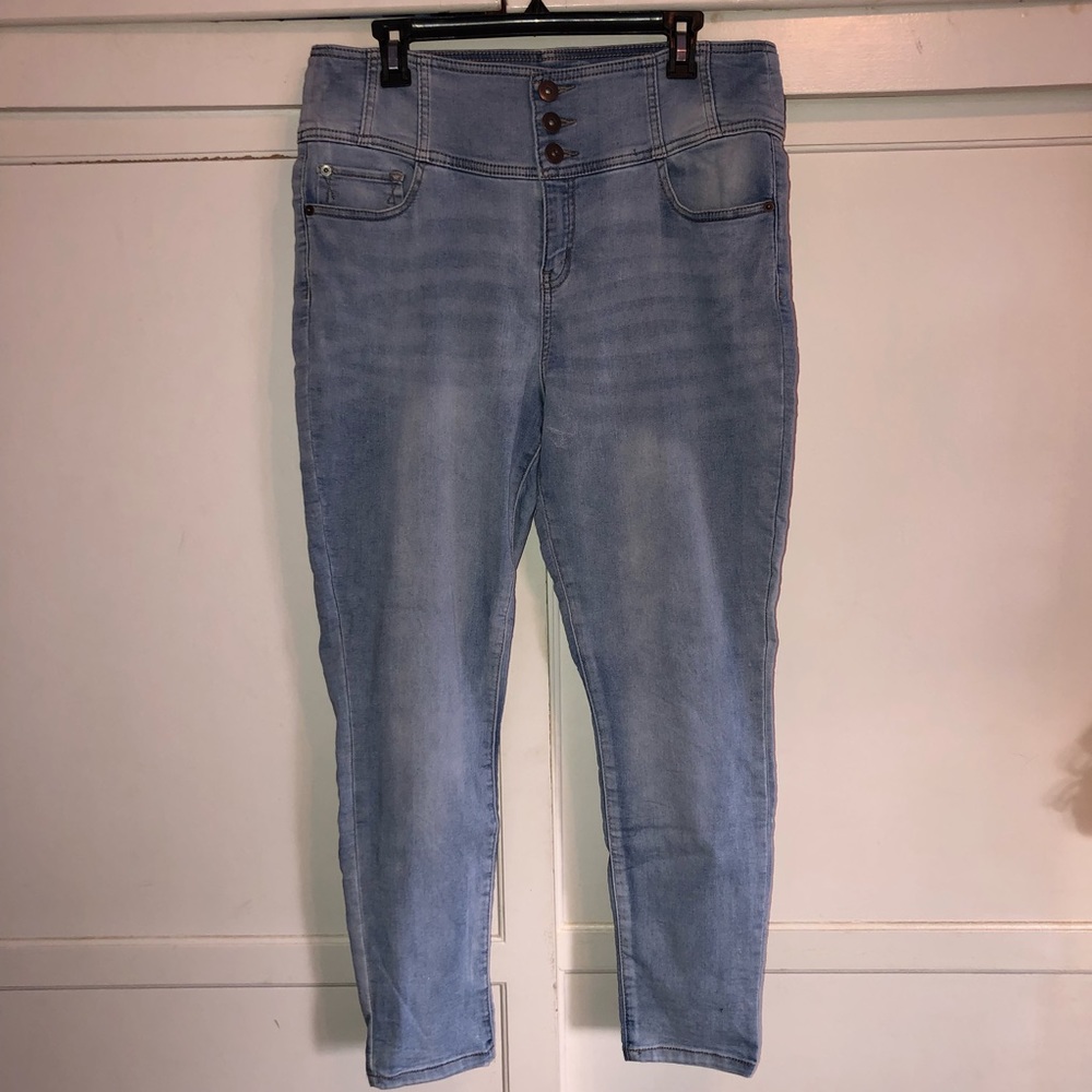 High waisted jeans!
